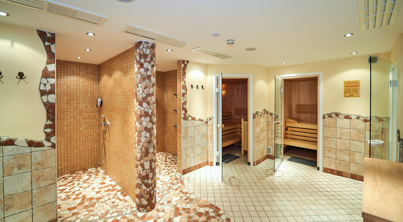 Wellnessbereich mit Sauna im Aparthotel Kristall in Flachau